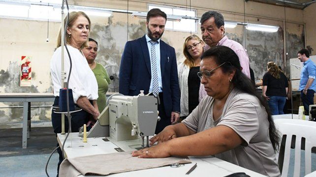 Confeccionará prendas para áreas municipales a fin de reducir gastos en indumentaria y brindar trabajo a una cooperativa de trabajo de Concordia