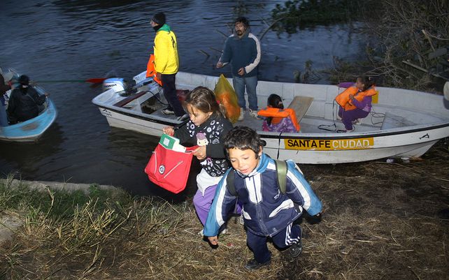 Pese a la creciente del río Paraná, más de 50 niños santafesinos retornaron a la escuela