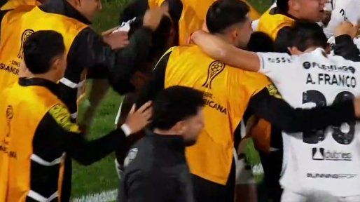 Boca pierde por la ida de los octavos : Recoleta FC se quedó con 10 jugadores
