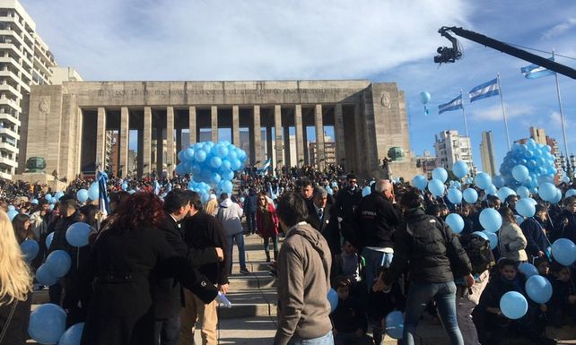 Las fotos de los chicos que juraron lealtad a la Bandera y la aparición de Manuel Belgrano