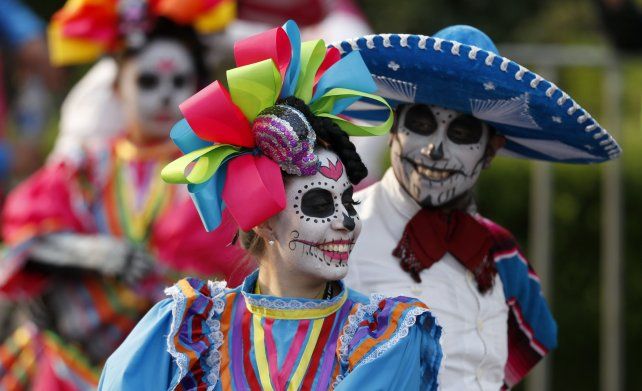 El Sismo Marca El Desfile Por El Día De Muertos En México