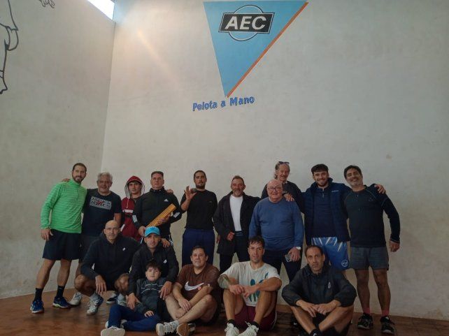 La pelota a mano tuvo su torneo en Paraná.