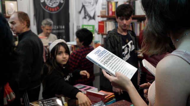La feria es una buen a oportunidad para curiosear novedades y acercar los libros a nuevos lectores.