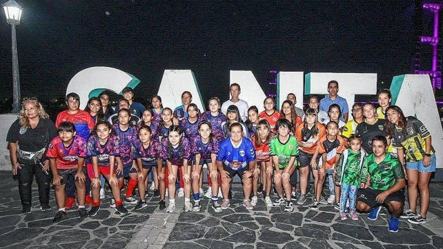 En la costanera Oeste se presentaron oficialmente los torneos femeninos de la Liga Santafesina. En la costanera Oeste se presentaron oficialmente los torneos femeninos de la Liga Santafesina.