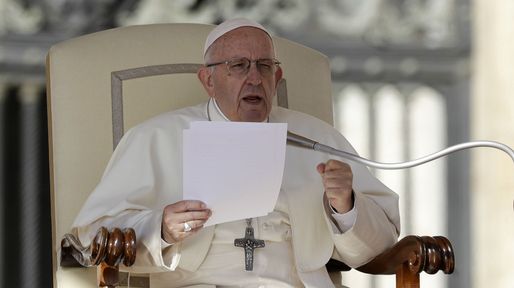 El Papa comparó  el aborto con recurrir a un sicario