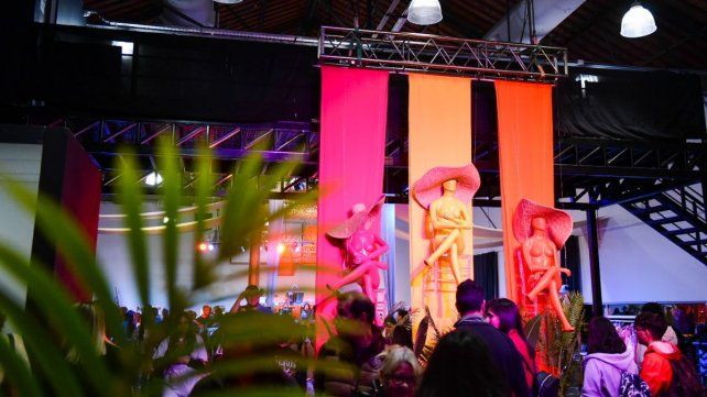Este viernes en la Sala Mayo tuvo una buena concurrencia la feria Diseña Paraná en su primer día.
