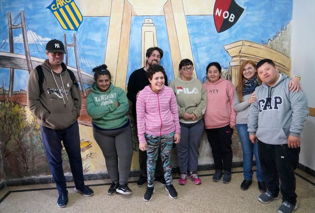 La biblioteca funciona en simultáneo a los talleres que se brindan a chicos y chicas del centro de día.