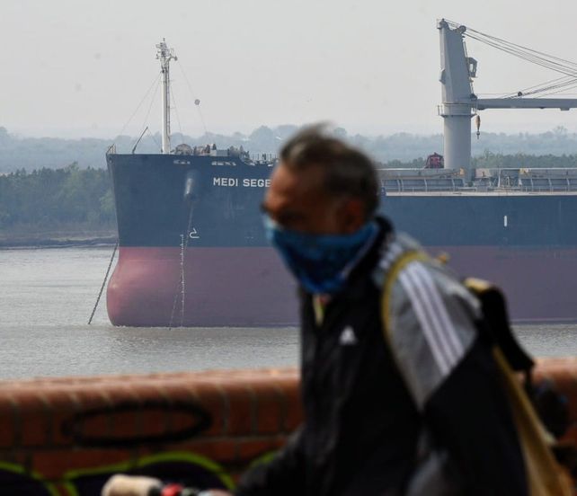 Los incendios en las islas no cesan y el humo vuelve a intoxicar el aire de Rosario