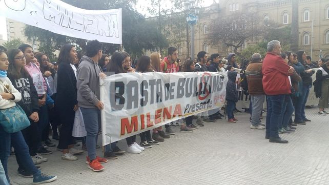 Cientos de jóvenes santafesinos marcharon contra el bullying