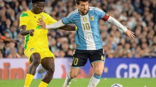 El entrenador de Benín se quejó por el mal trato que recibieron en la despedida de Messi