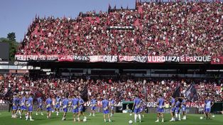 Todo el plantel de Central ya está en el césped del Coloso haciendo el calentamiento previo al partido.&nbsp;