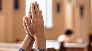 Polémica por las bendiciones a parejas irregulares