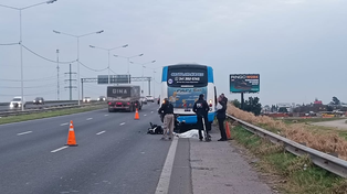 El lugar donde ocurrió el siniestro fatal. El motociclista chocó contra un colectivo que estaba detenido por un desperfecto.