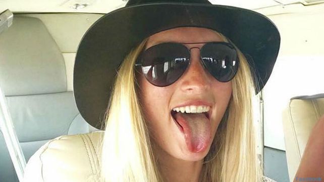 Escándalo en el Reino Unido por las imágenes del príncipe William de fiesta en un club nocturno