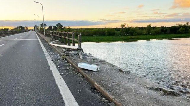 Buzos tácticos hallaron el camión que rompió el muro de contención sobre la 168