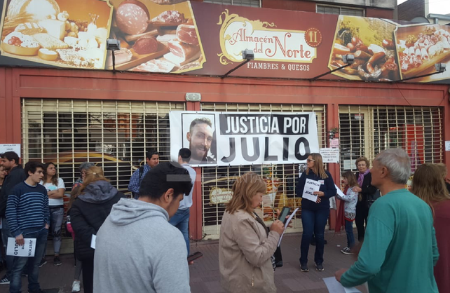 El frente del negocio donde fue asesinado Julio Cabal (h).