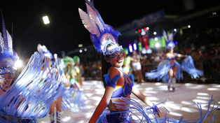 La jornada inaugural del festejo de Carnaval reunió a miles de personas