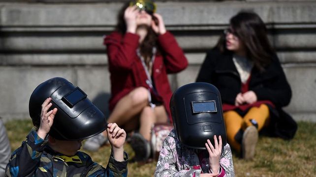 Cómo mirar un eclipse solar anular sin dañarse la vista