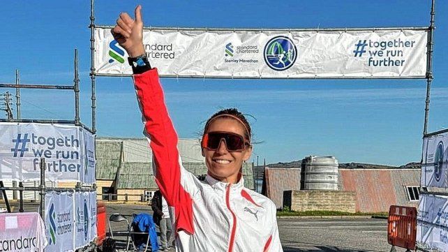 Candela Cerrone en la llegada en Malvinas.