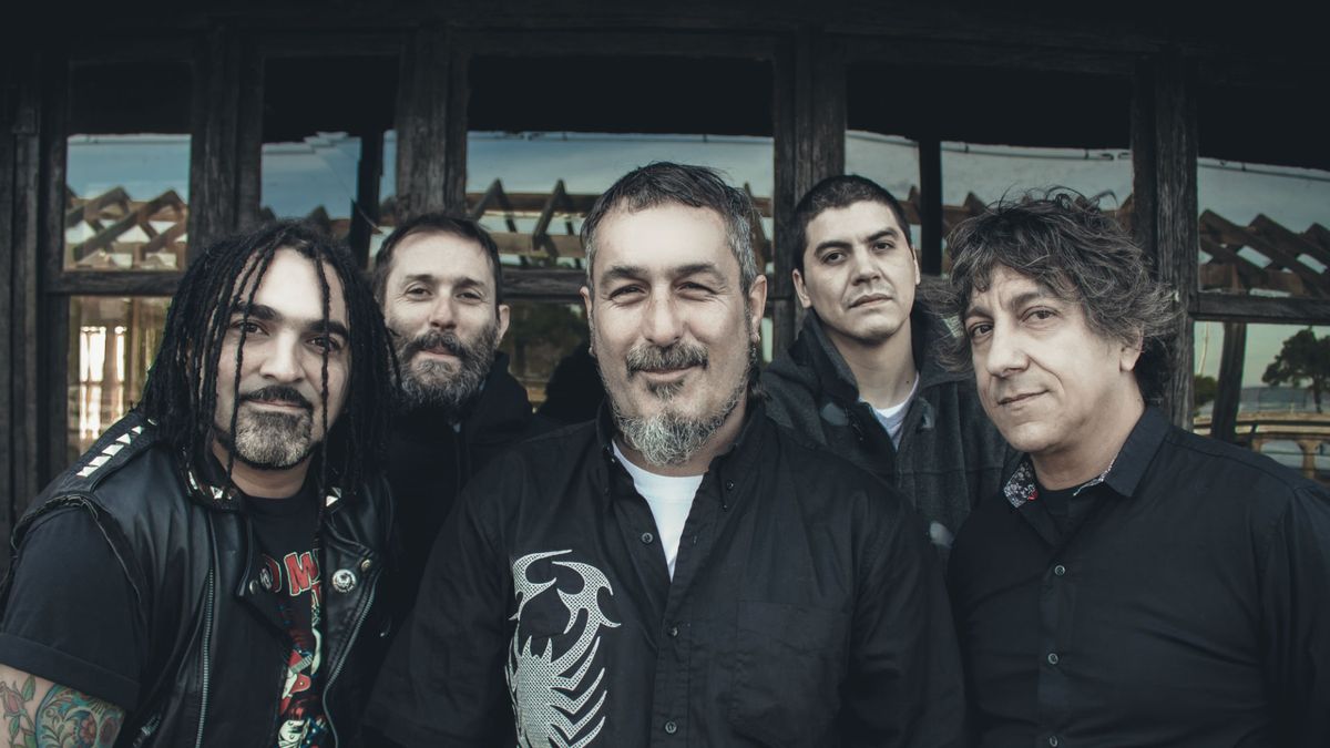 Los Kapanga se corren del pogo por un rato para presentar Spectaculum