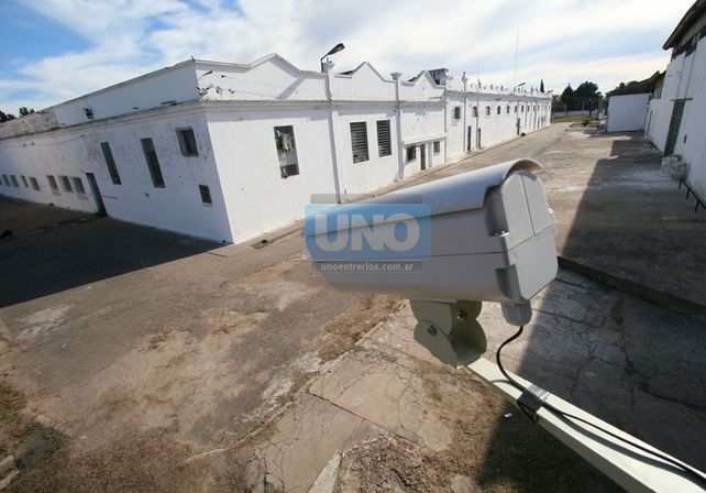 Registrado. La imagen de la cámara de vigilancia grabó el momento de la paliza que le dieron a Díaz. (Foto UNO/Diego Arias)