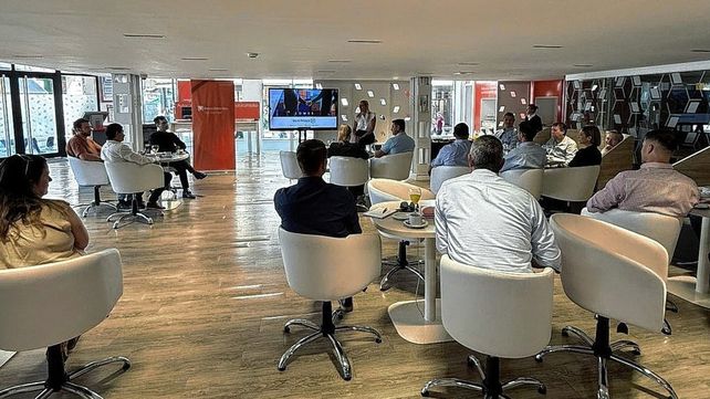Banco Entre Ríos convocó a empresas de Paraná y la zona y analizaron el rumbo del comercio exterior y la actualización normativa cambiaria.