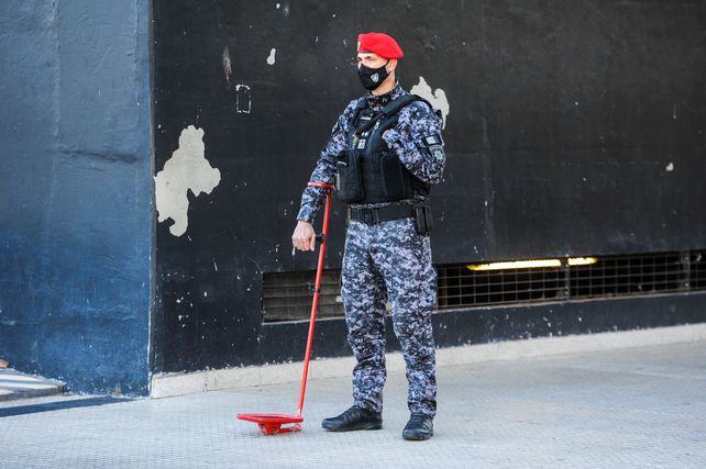 Juicio a Los Monos: policía en el techo y vecinos curiosos en el Centro de Justicia Penal