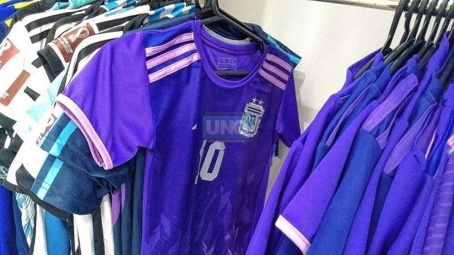 Selección Argentina Campeona: la camiseta más buscada es la de Julián Álvarez
