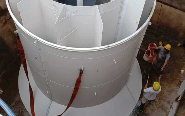Aguas Santafesinas reemplazó un reactor esencial en el proceso de potabilización.