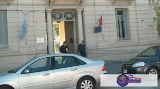 El empleado judicial imputado de abusar de su hija, volvió a su casa