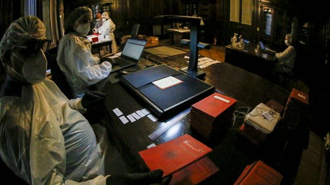 Cómo es el proceso de análisis del material nazi encontrado en la Corte Suprema