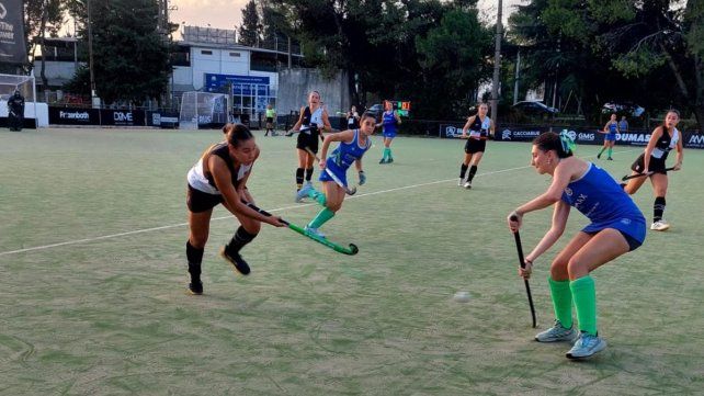 Estudiantes aplastó a Banco Provincial y está segundo en el Torneo Dos Orillas.