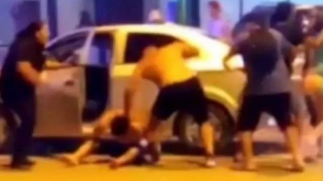 Batalla campal en Ensenada: se negaron a usar barbijos, destrozaron un supermercado y noquearon a un hombre