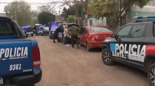 Villa Gobernador Gálvez: un chofer de Didi huyó de un asalto y fue auxiliado por vecinos