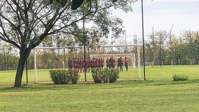 Marcelo Saralegui comienza a definir el equipo titular de Colón que visitará a Estudiantes.
