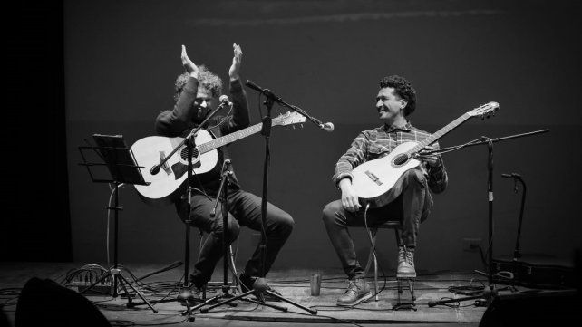 Las guitarras de Facundo Ludi y Alfonso Bekes sonarán en La Casa de La Cultura con José Luis Villano como invitado en percusión.&nbsp;