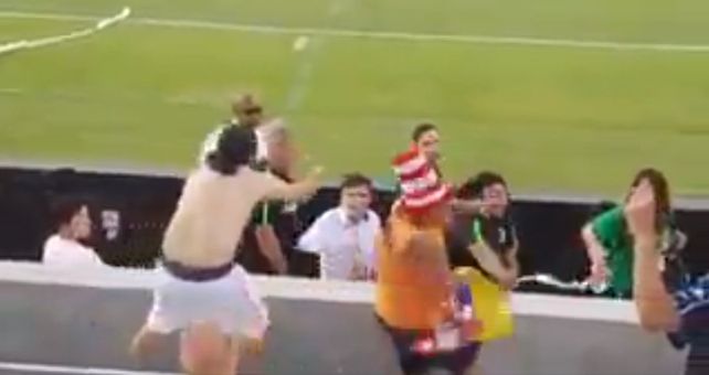 La piña de Higuita a un hincha que da vueltas al mundo