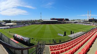 El pequeño estadio de Deportivo Riestra, donde el Newells de Ricardo Lunari va por tres puntos.