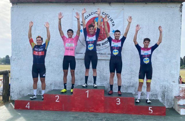 El podio de Elite y Sub 23 de la competencia de ciclismo.