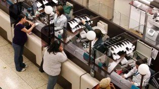 Estado de alerta de empleados bancarios santafesinos por el inminente cierre de dos sucursales en la ciudad