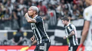 Deyverson se despachó con un doblete y el Galo pasó de ronda.