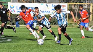 Bautista Ojeda, jugador de Colón, fue titular en el amistoso que la Selección Argentina Sub 15 perdió ante Chile en Santiago.
