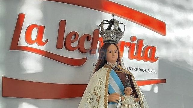 Imagen. Esta semana la bendición de la Virgen del Carmen se recibió en la empresa local de producción láctea La Lecherita; antes ya había visitado a la planta de producción La Sibila. &nbsp;