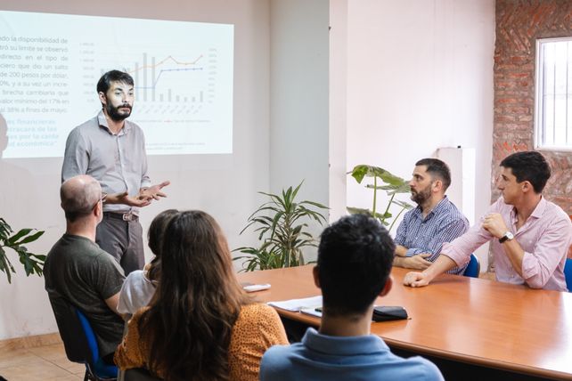 Cuvertino: La caída de la actividad genera incertidumbre sobre la sostenibilidad de la política económica