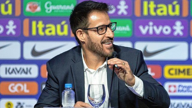 Menezes seguirá como DT de Brasil en los amistosos de junio