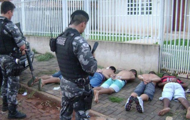 Cinco muchachos fueron apresados en el operativo realizado en el barrio Jardim Canadá
