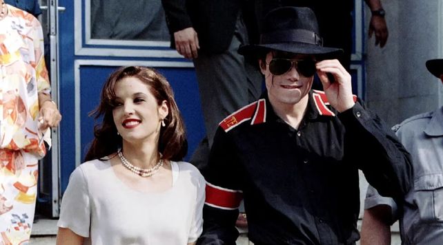 Lisa Marie Presley y Michael Jackson.