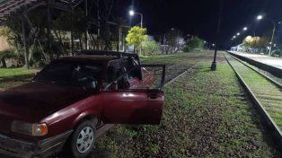 Chajarí: conductor alcoholizado estacionó sobre las vías del tren y fue multado