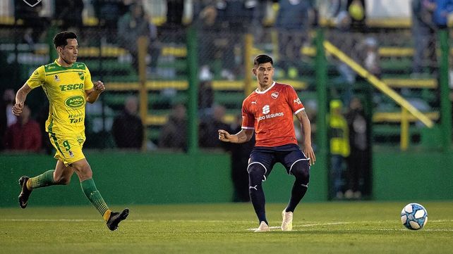 Defensa e Independiente juegan por la zona de Colón