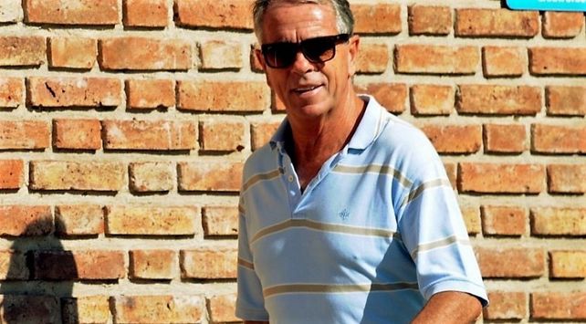 Eduardo Lalo Vega es el jefe del departamento m&eacute;dico del club de barrio Centenario.